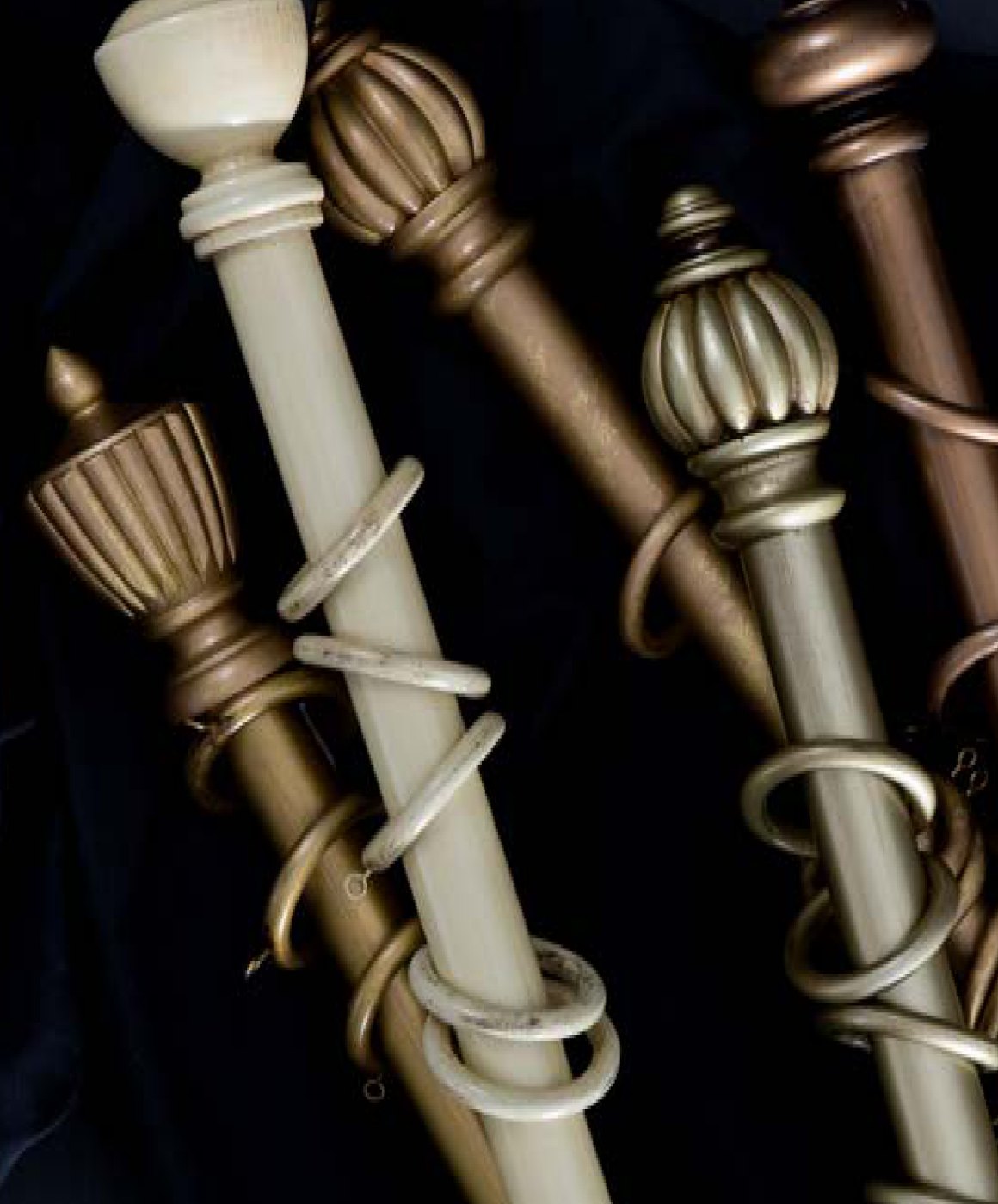 Bastoni in legno della linea Glamour, con anelli e terminali