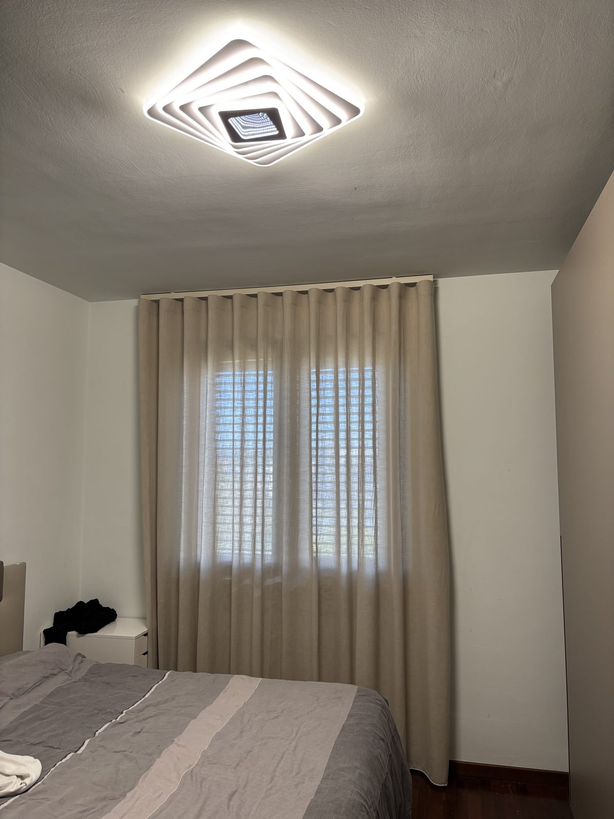 Camera · finestra con armadio: dopo