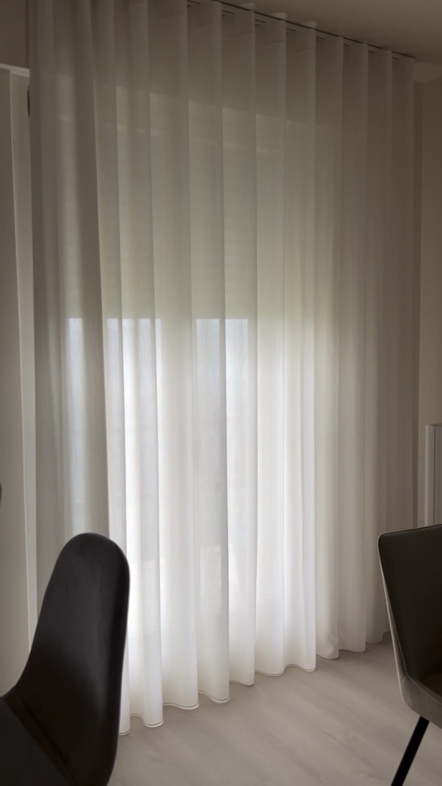 Salotto · porta-finestra su balcone: dettaglio