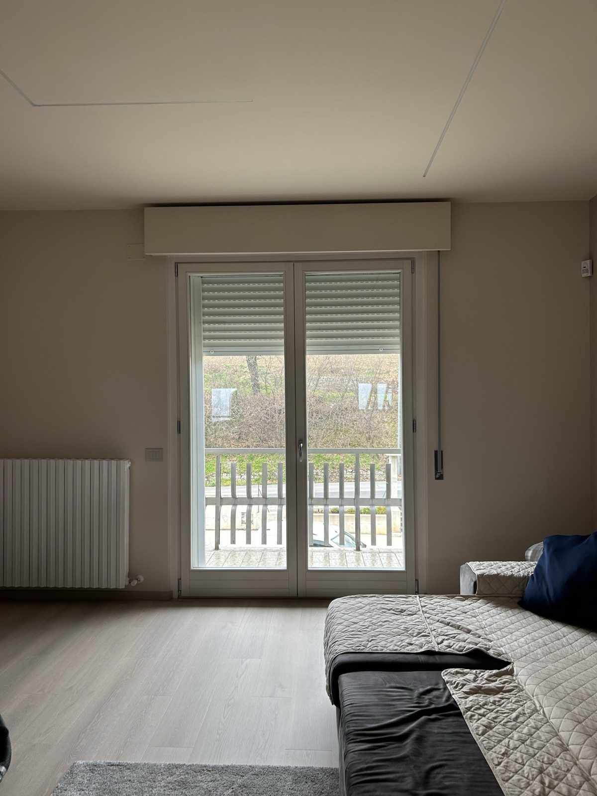 Salotto · porta-finestra su balcone: prima