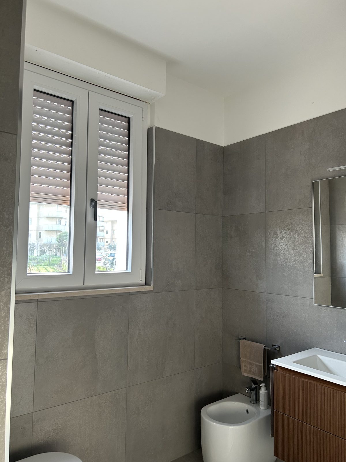 Bagno · finestra: prima
