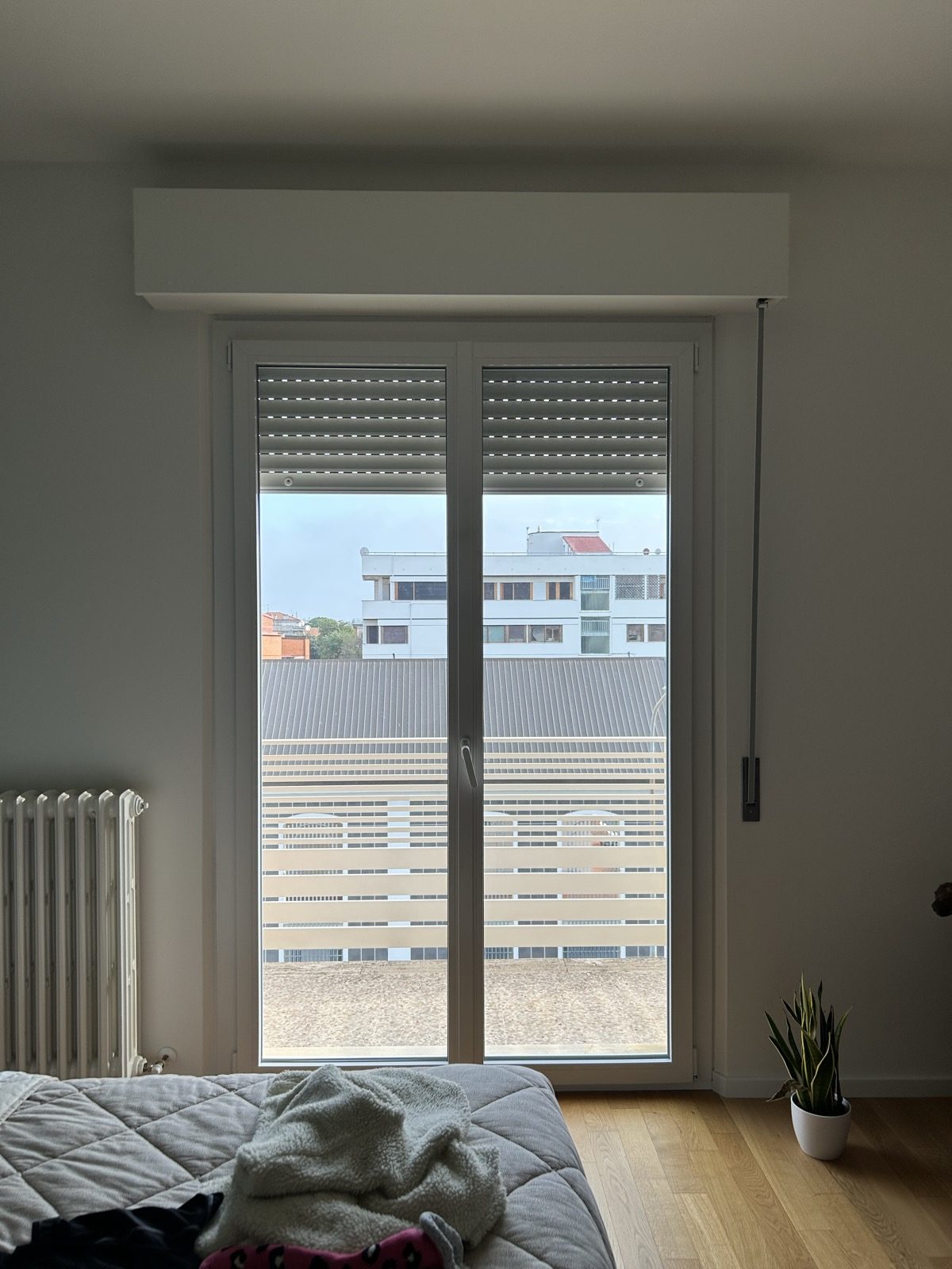 Camera da letto · porta finestra balcone: prima